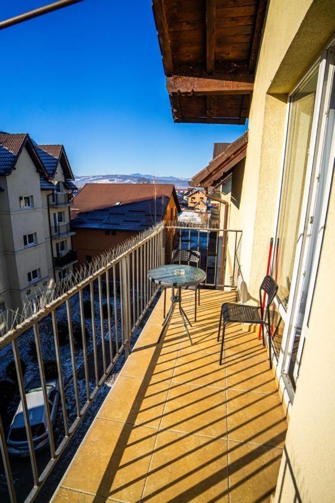 N & G Apartments Rîşnov Exteriör bild